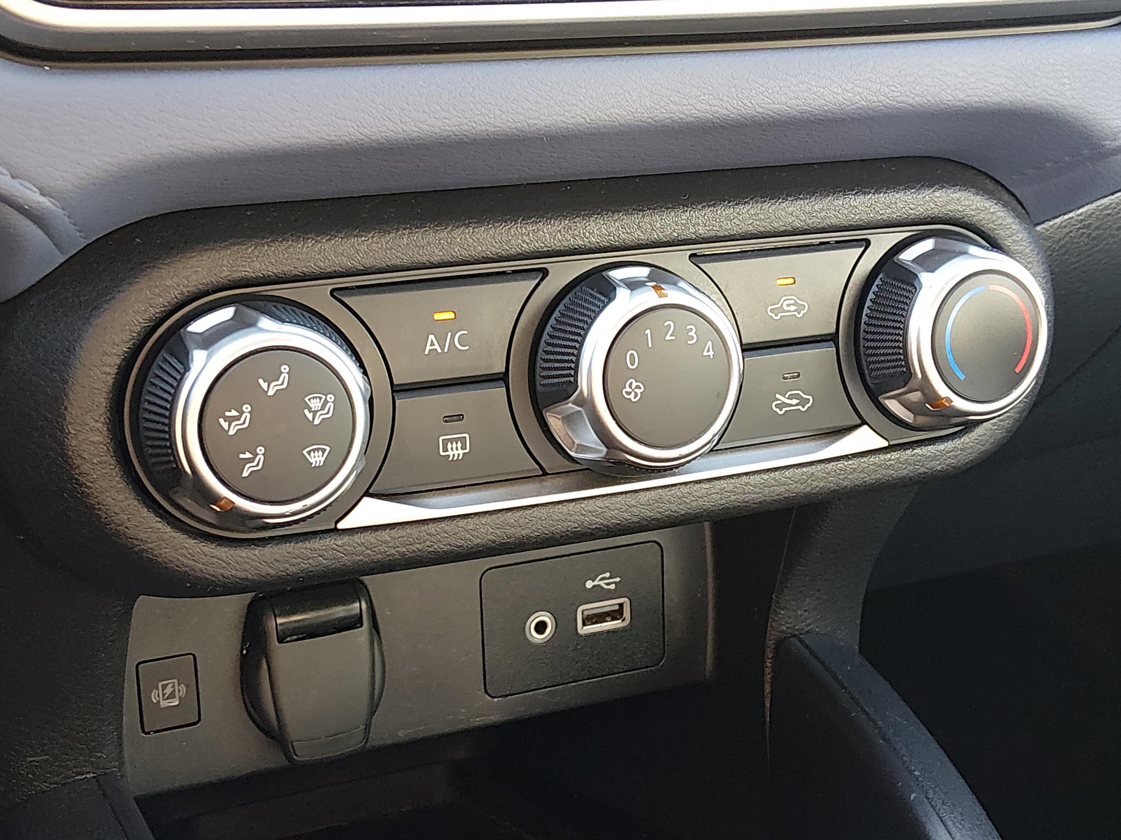 Nissan Versa Sv Cvt - Thumbnail 18