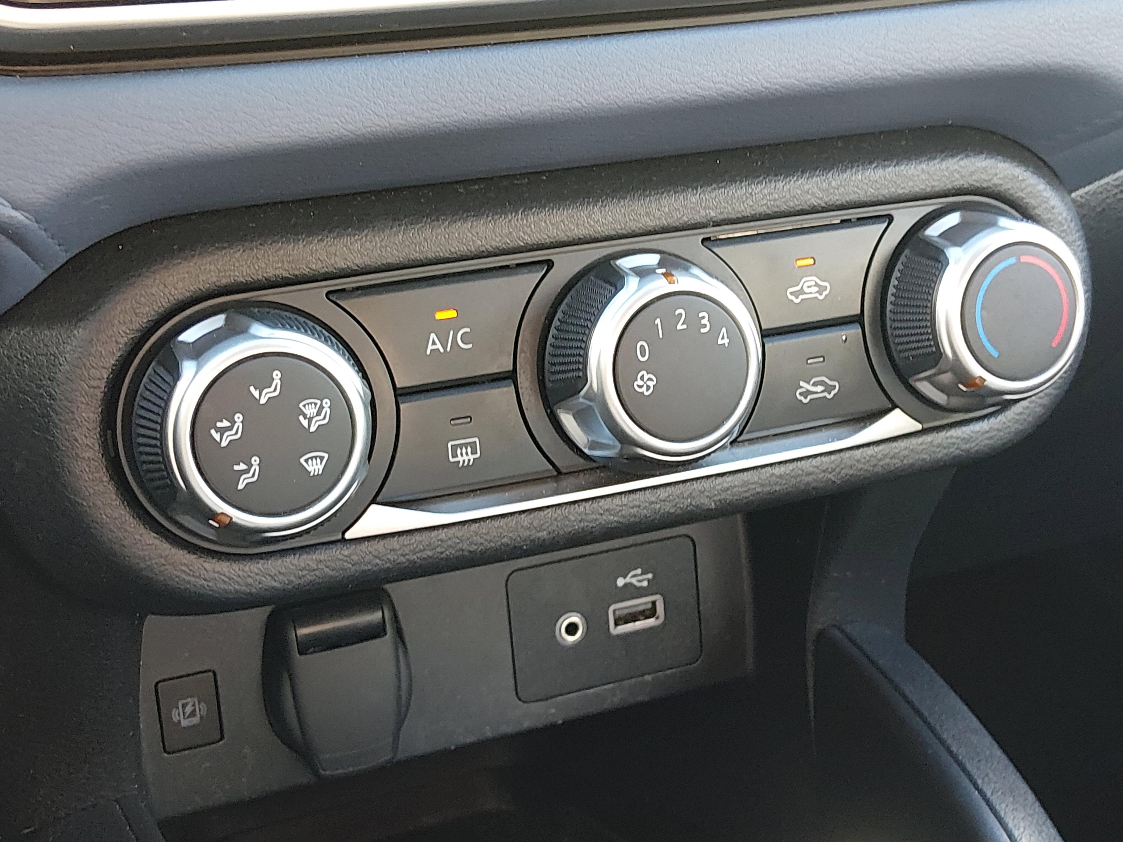 Nissan Versa Sv Cvt - Thumbnail 18