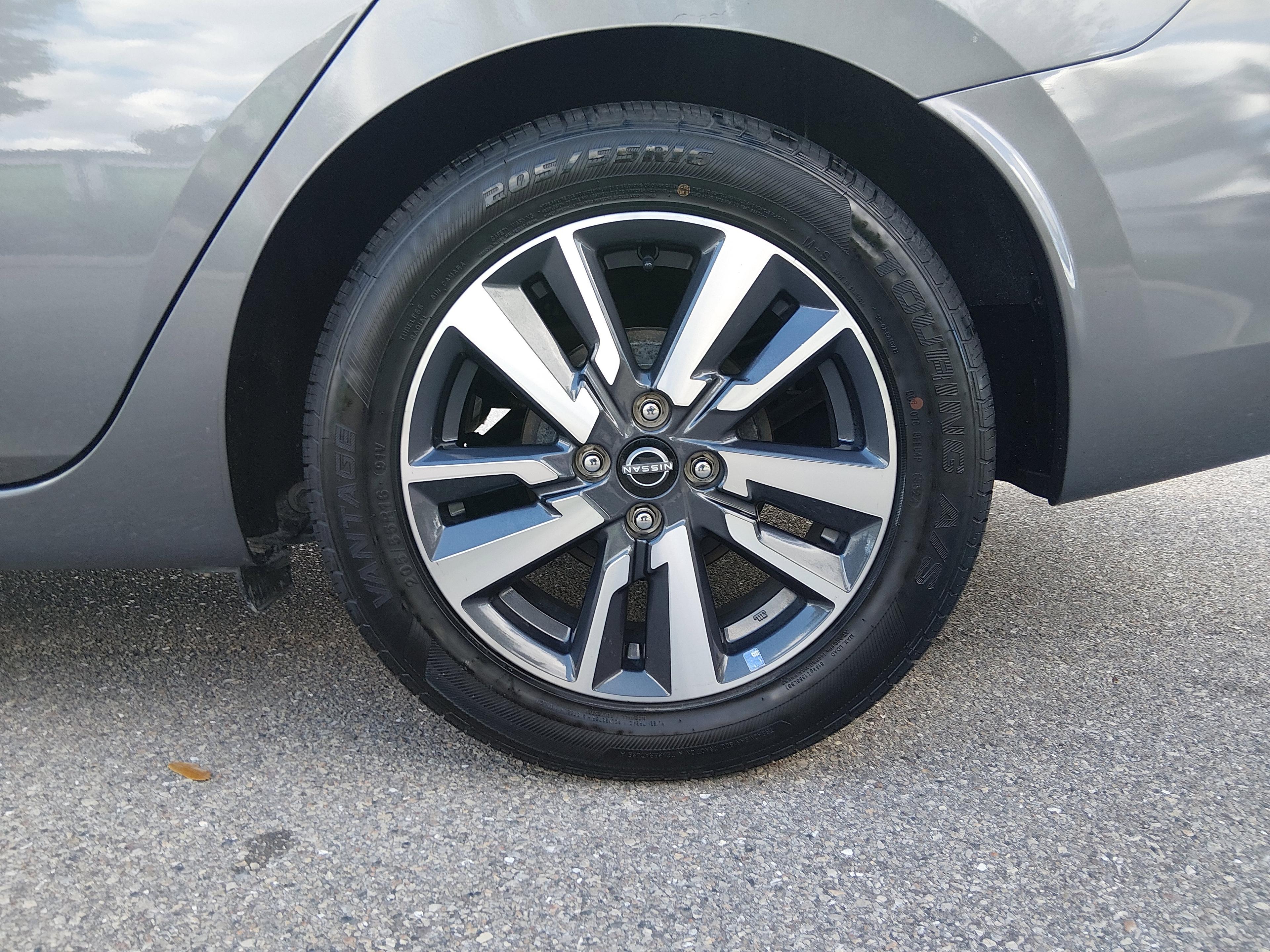 Nissan Versa Sv Cvt - Thumbnail 10