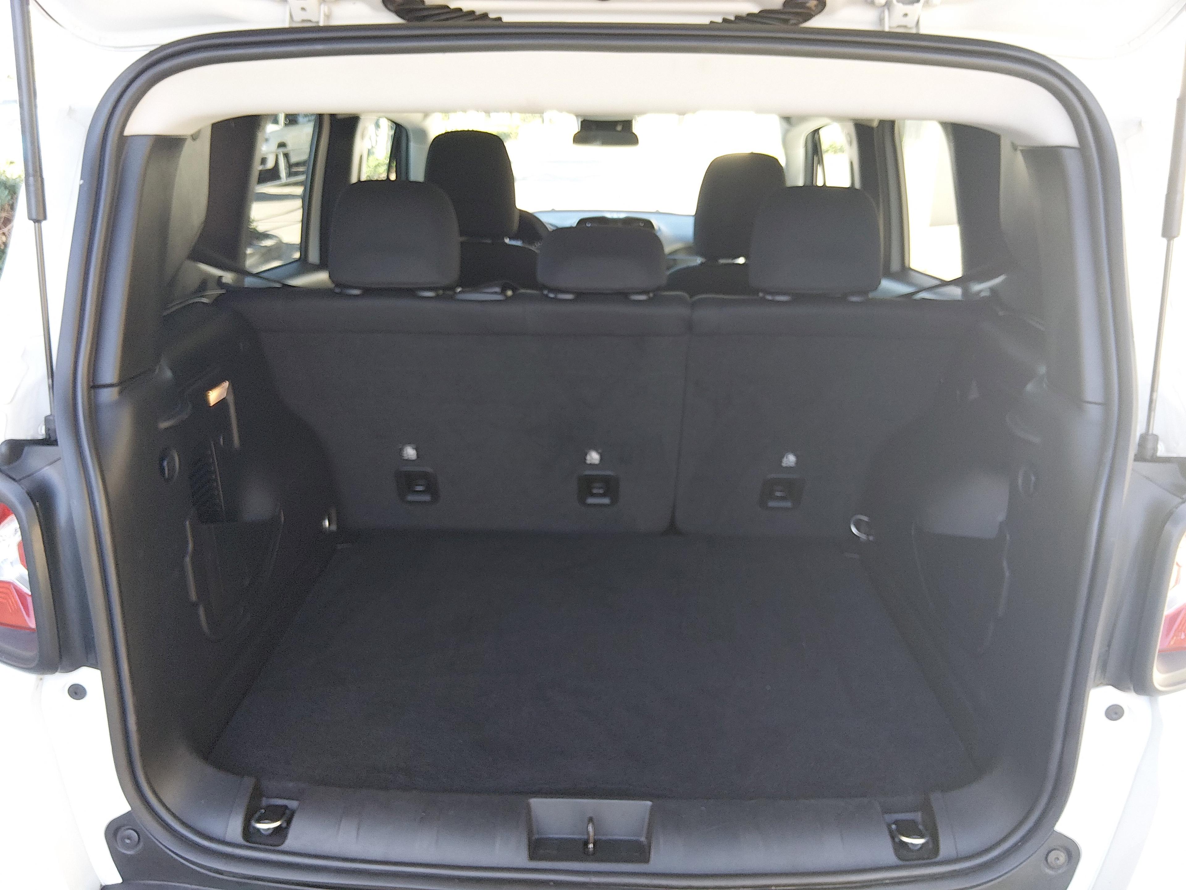 Jeep Renegade Latitude 4X4 - Thumbnail 11