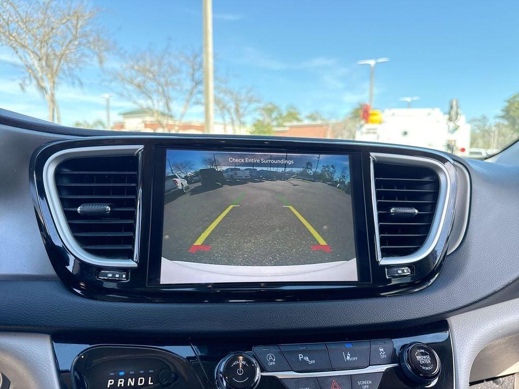 Chrysler Pacifica Touring L - Thumbnail 19