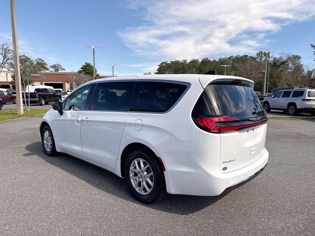 Chrysler Pacifica Touring L - Thumbnail 6