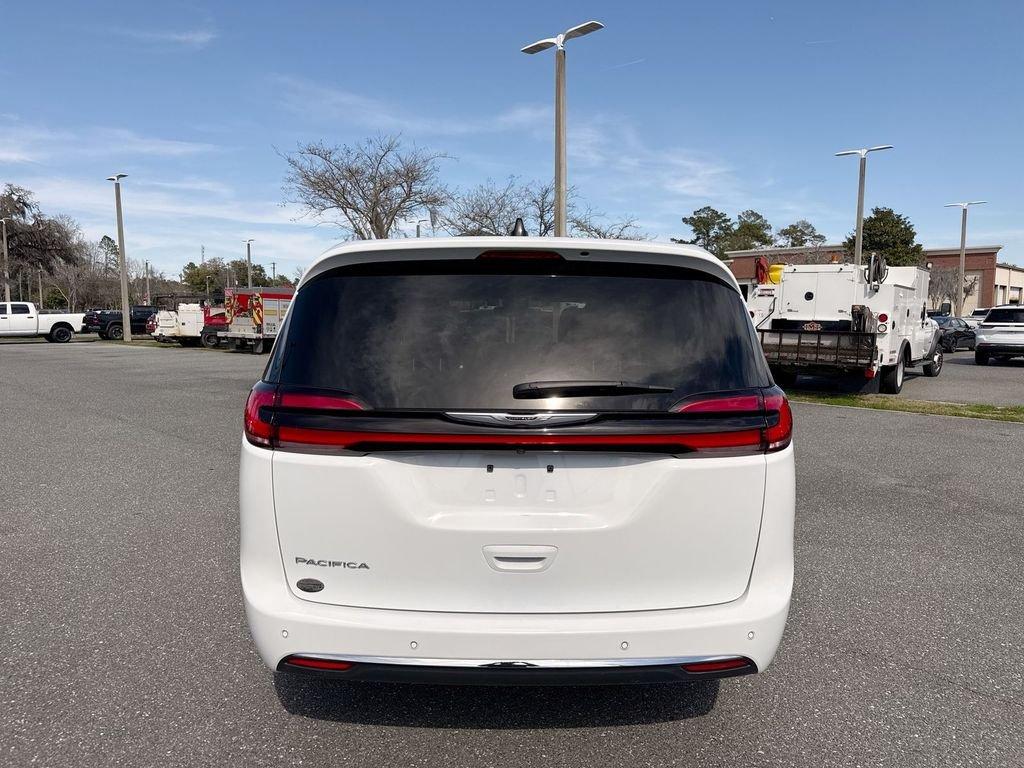 Chrysler Pacifica Touring L - Thumbnail 5