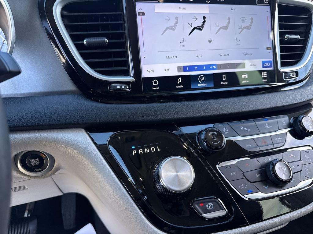 Chrysler Pacifica Touring L - Thumbnail 16