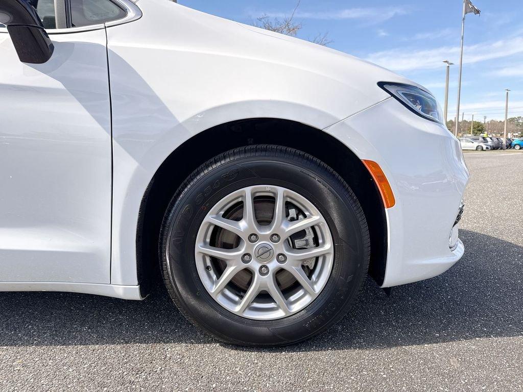 Chrysler Pacifica Touring L - Thumbnail 11