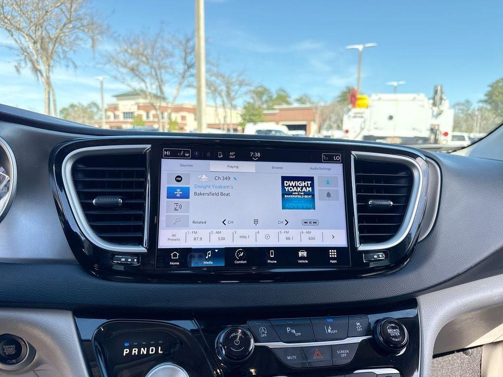 Chrysler Pacifica Touring L - Thumbnail 18