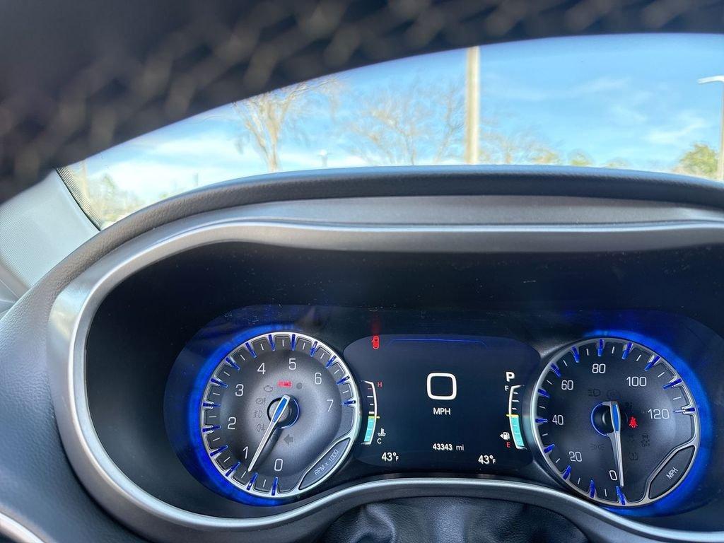 Chrysler Pacifica Touring L - Thumbnail 14