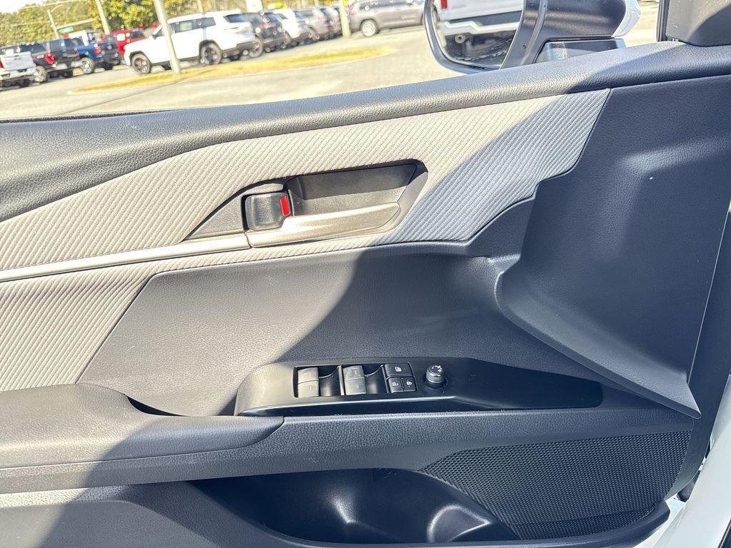 Toyota Camry Se - Thumbnail 11