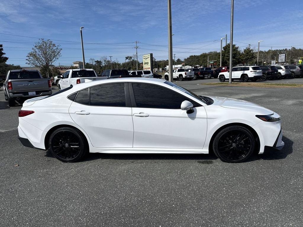 Toyota Camry Se - Thumbnail 3