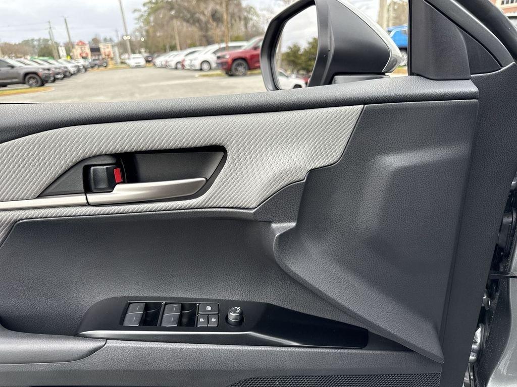 Toyota Camry Se - Thumbnail 14