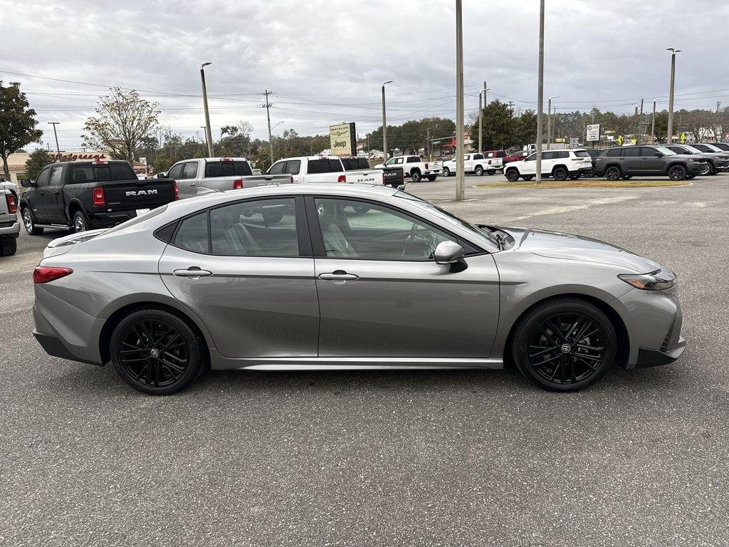 Toyota Camry Se - Thumbnail 3