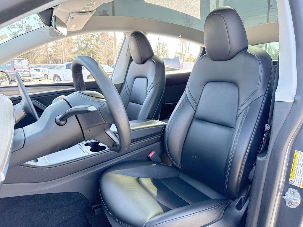 Tesla Model Y Long Range - Thumbnail 12