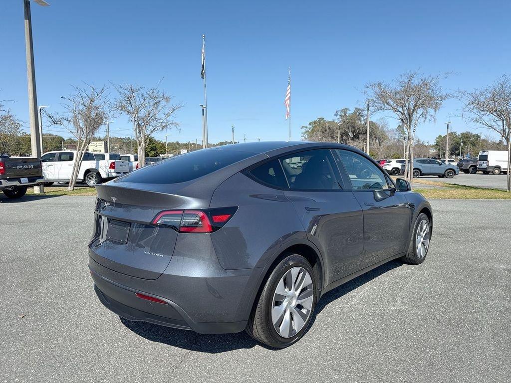 Tesla Model Y Long Range - Thumbnail 4