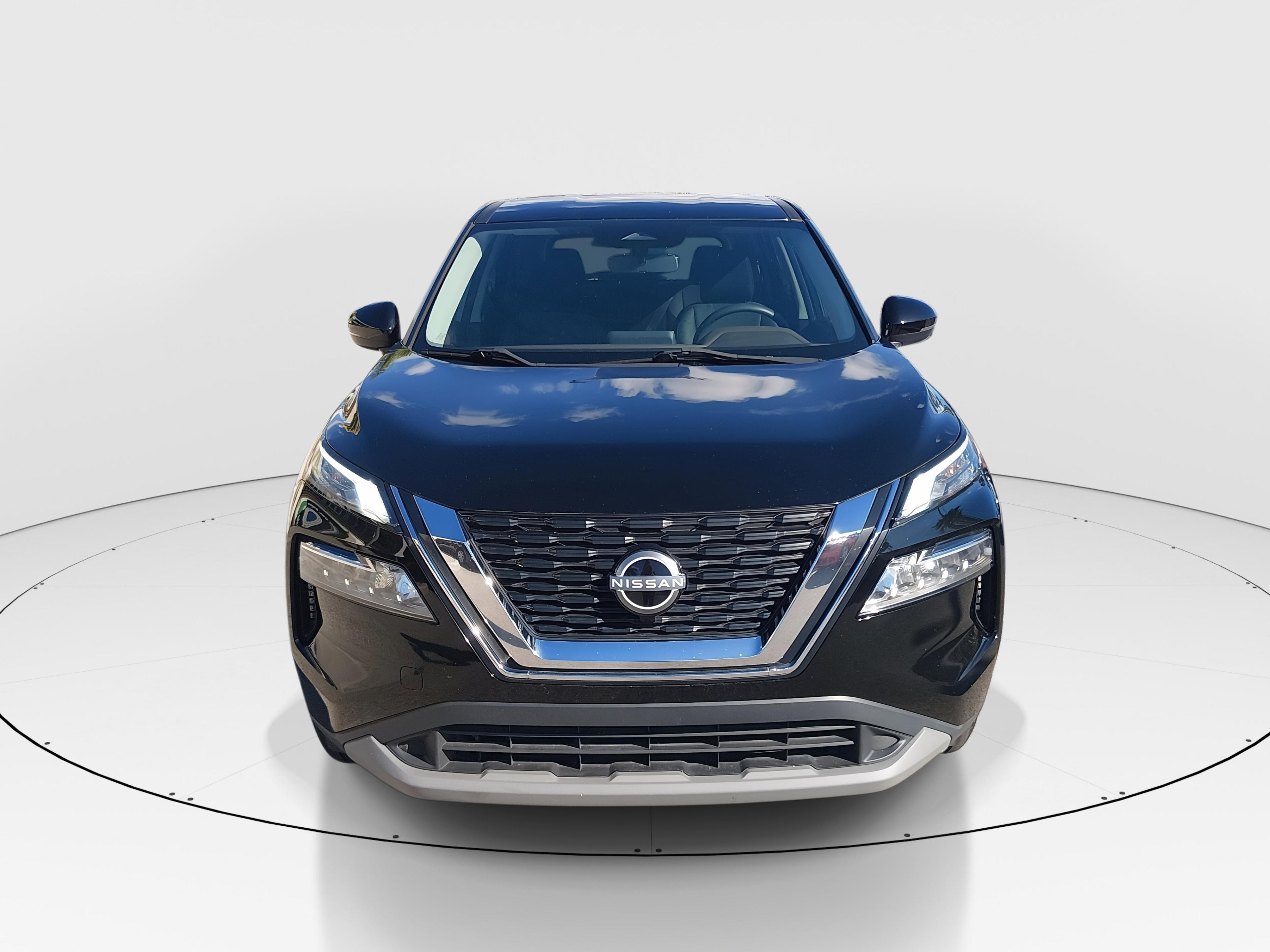 Nissan Rogue - Thumbnail 2