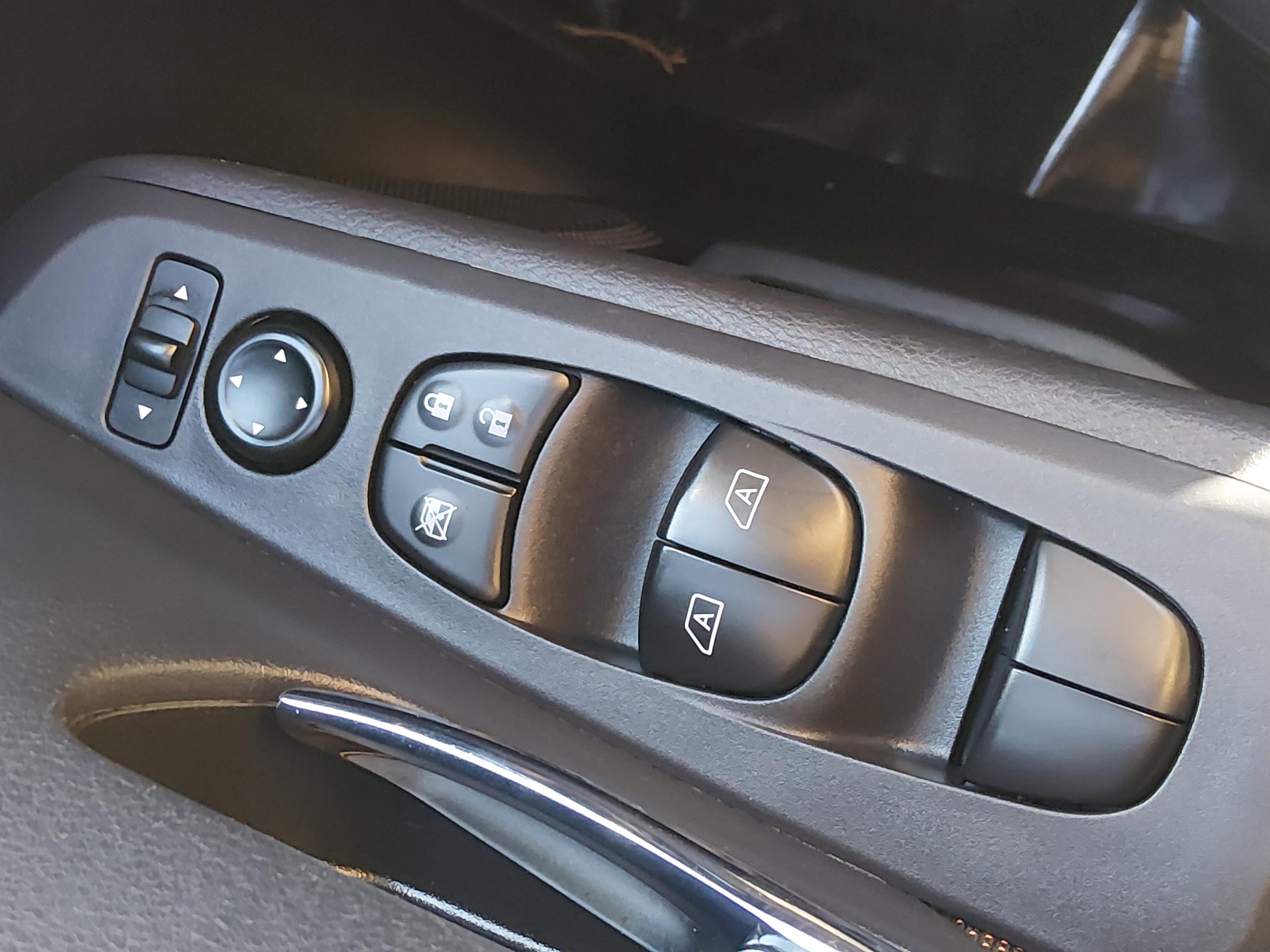 Nissan Kicks Sr Fwd - Thumbnail 13