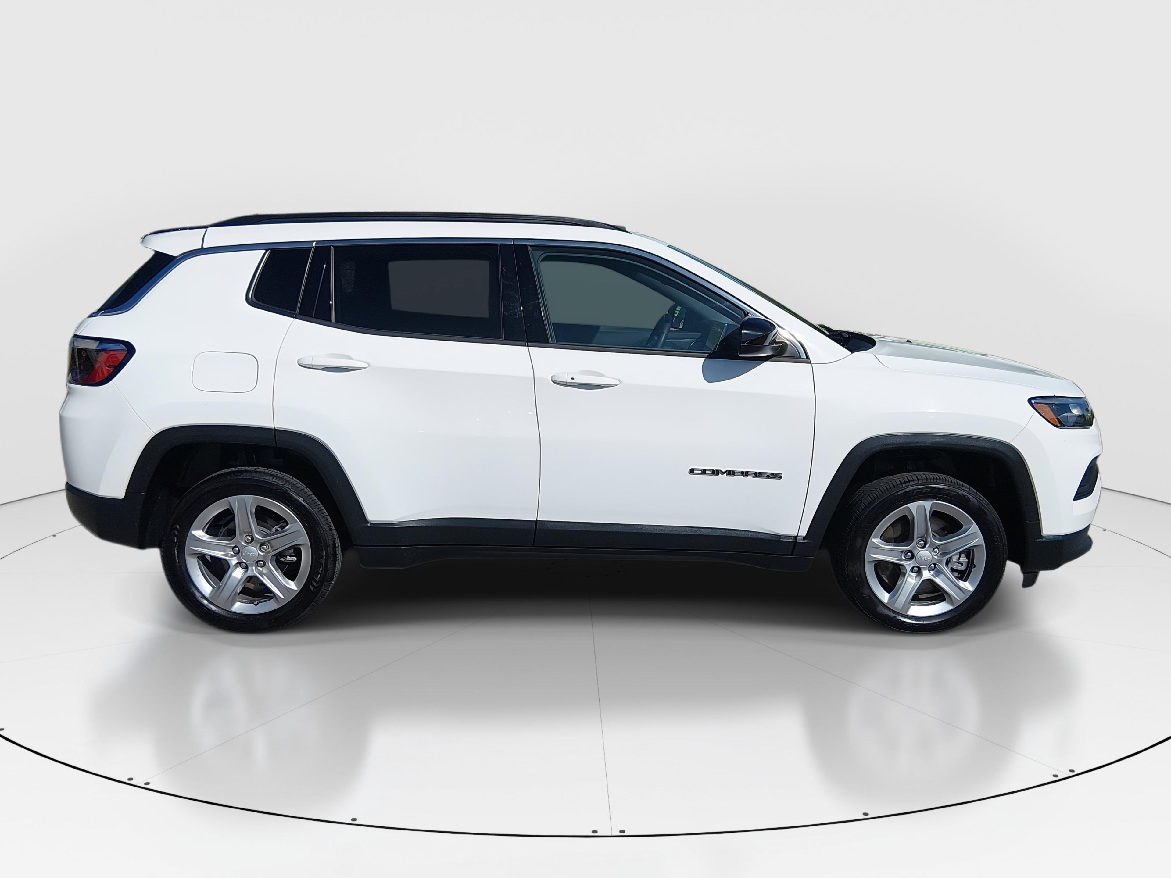 Jeep Compass Latitude 4X4 - Thumbnail 8