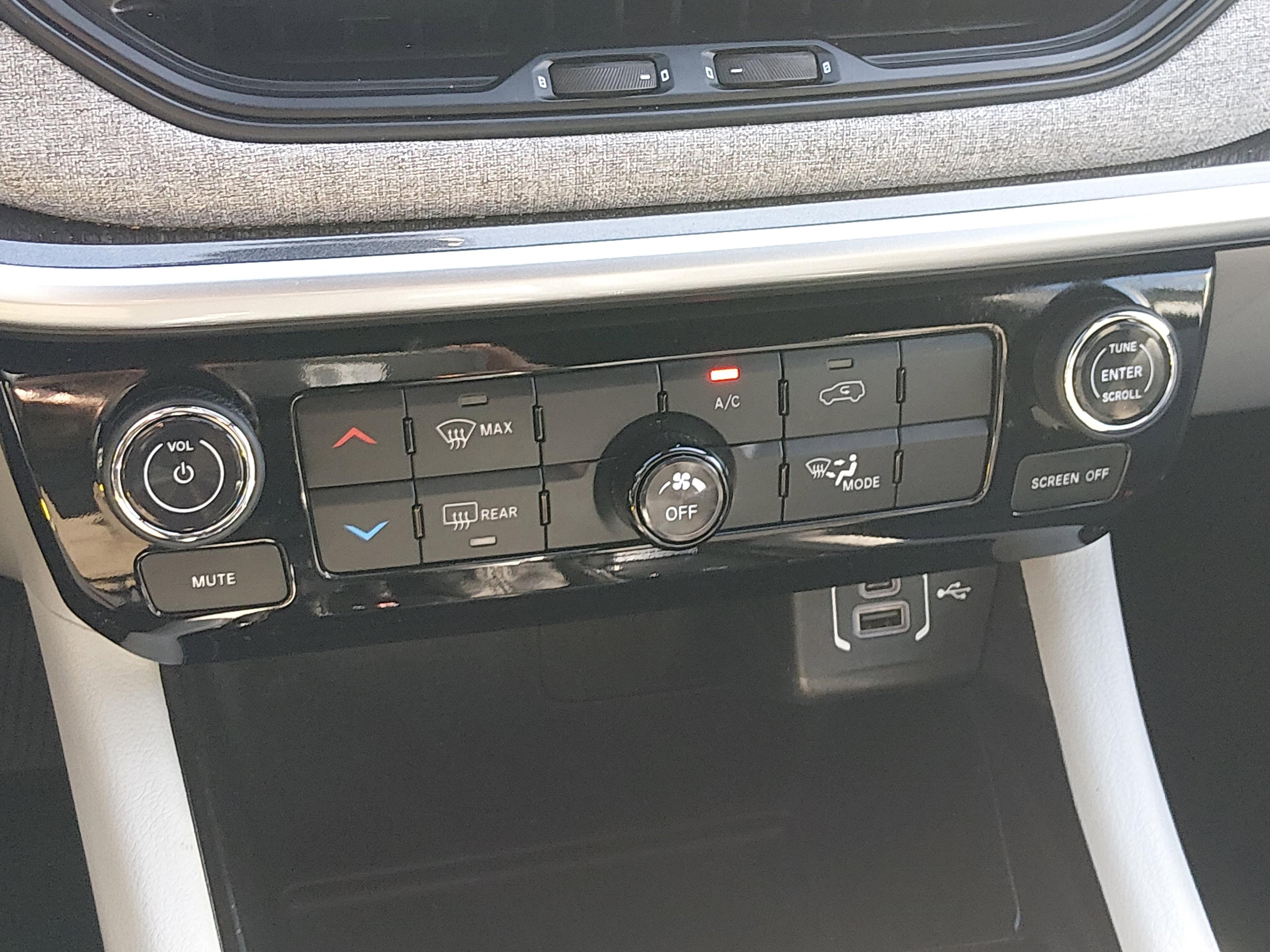 Jeep Compass Latitude 4X4 - Thumbnail 18