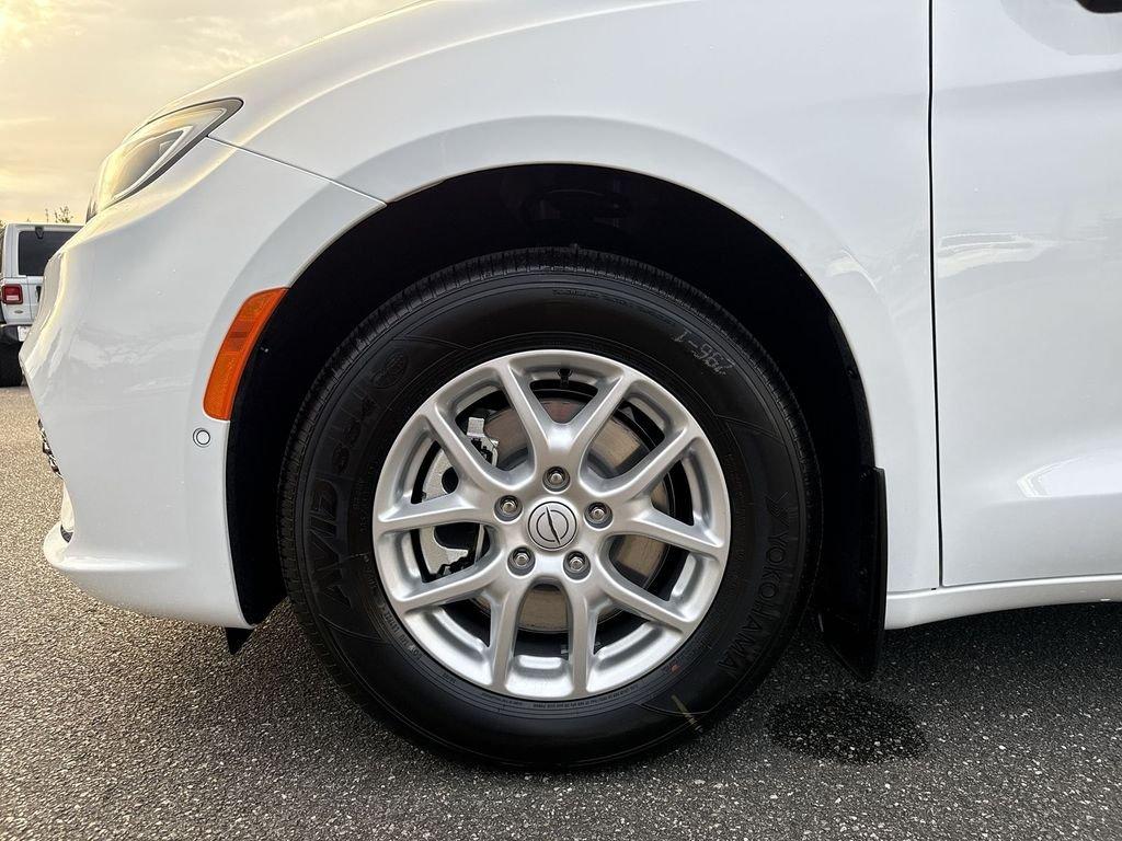 Chrysler Pacifica Select - Thumbnail 11