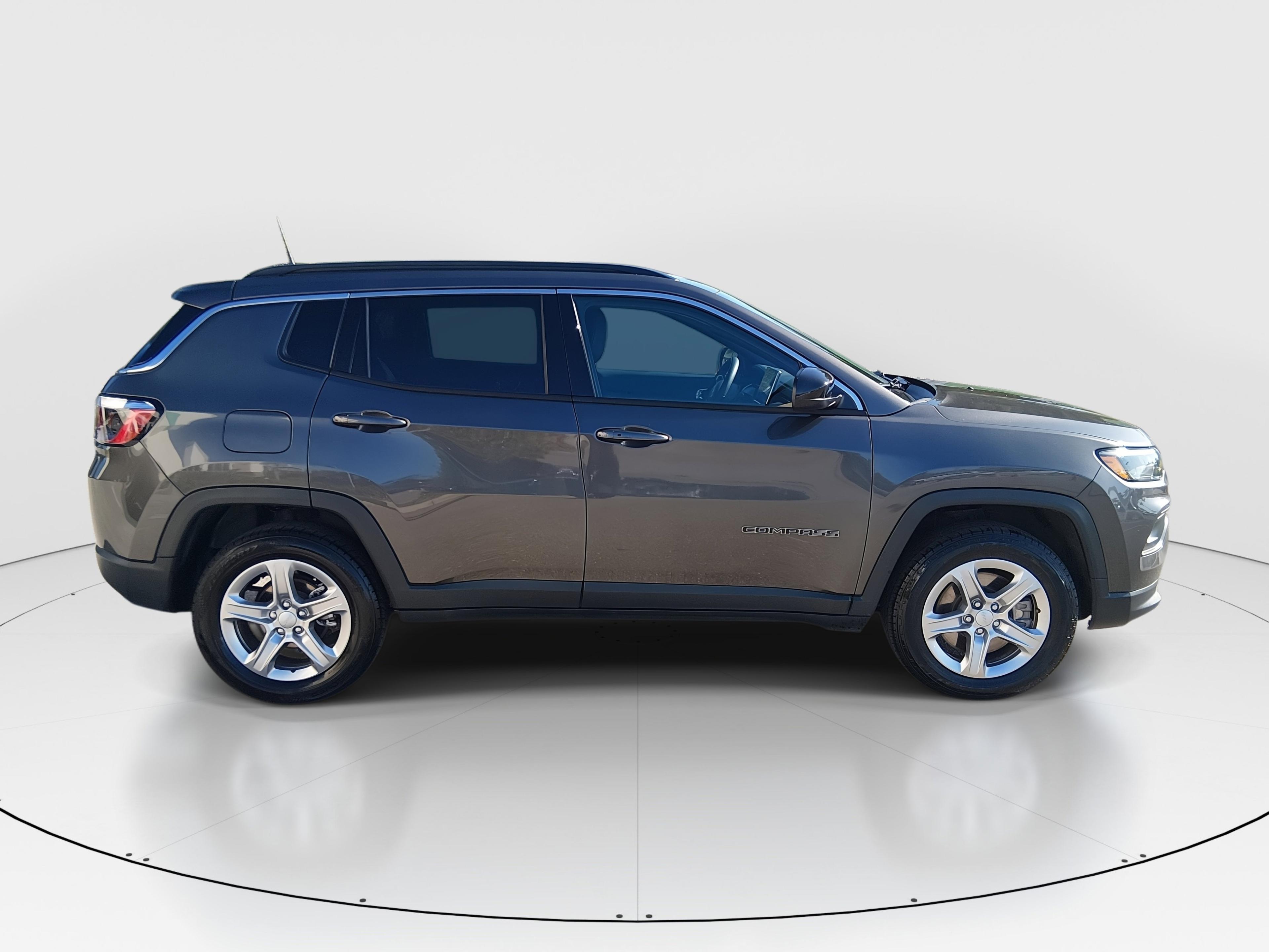 Jeep Compass Latitude 4X4 - Thumbnail 8