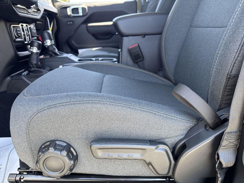 Jeep Wrangler 4-Door Sport S - Thumbnail 13