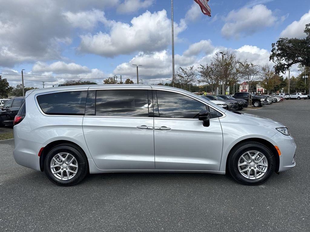 Chrysler Pacifica Select - Thumbnail 3