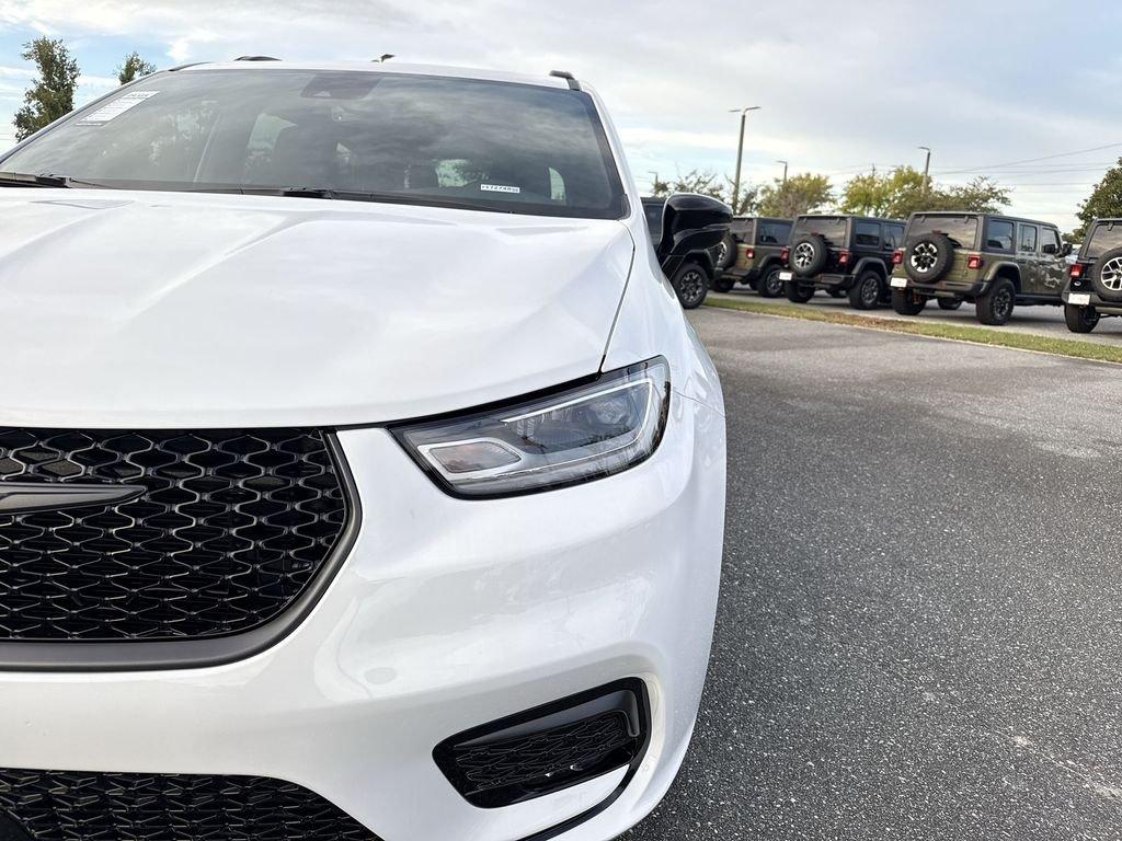 Chrysler Pacifica Limited - Thumbnail 9