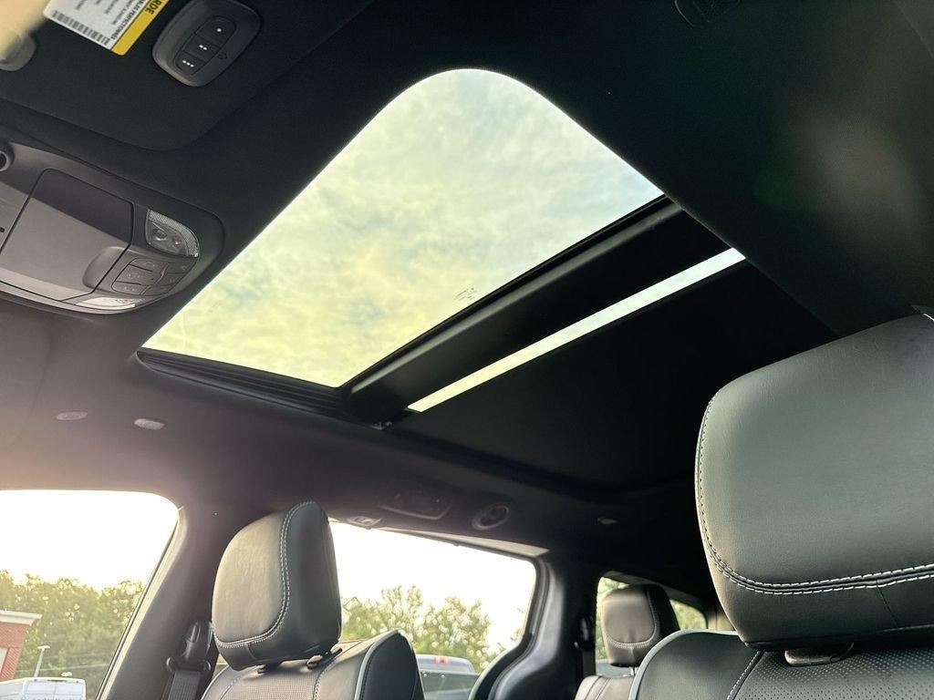 Chrysler Pacifica Limited - Thumbnail 18