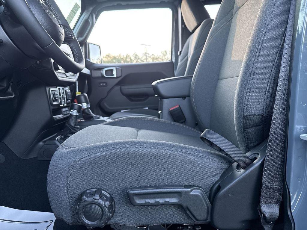 Jeep Wrangler 4-Door Sport S - Thumbnail 13