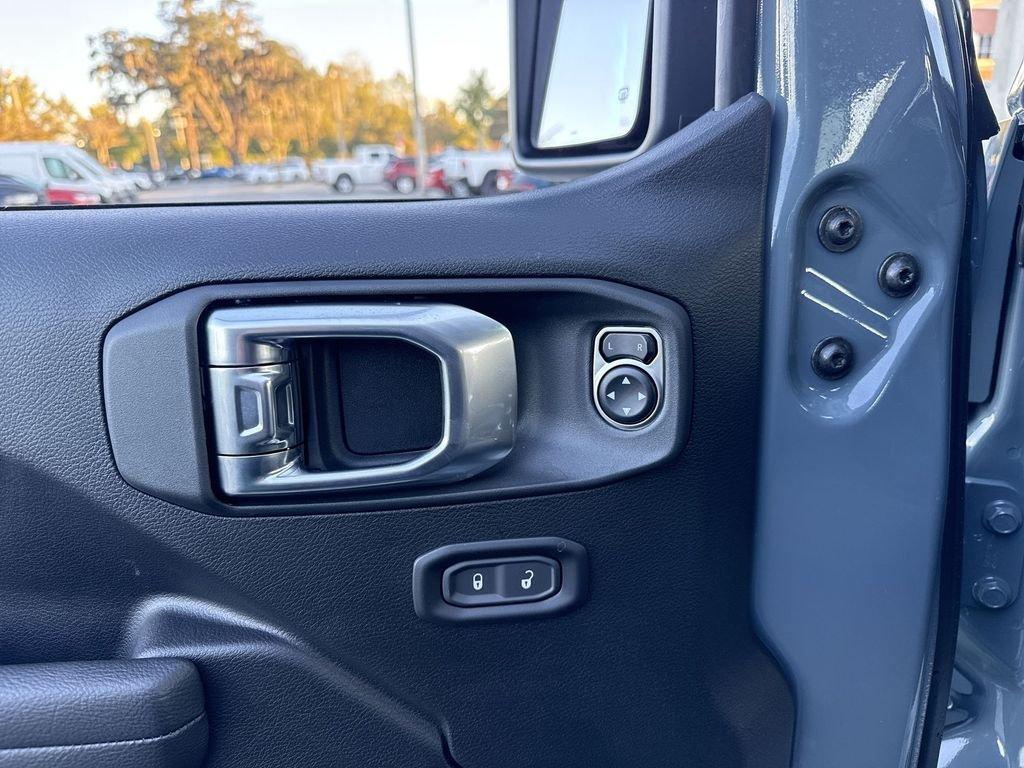 Jeep Wrangler 4-Door Sport S - Thumbnail 14