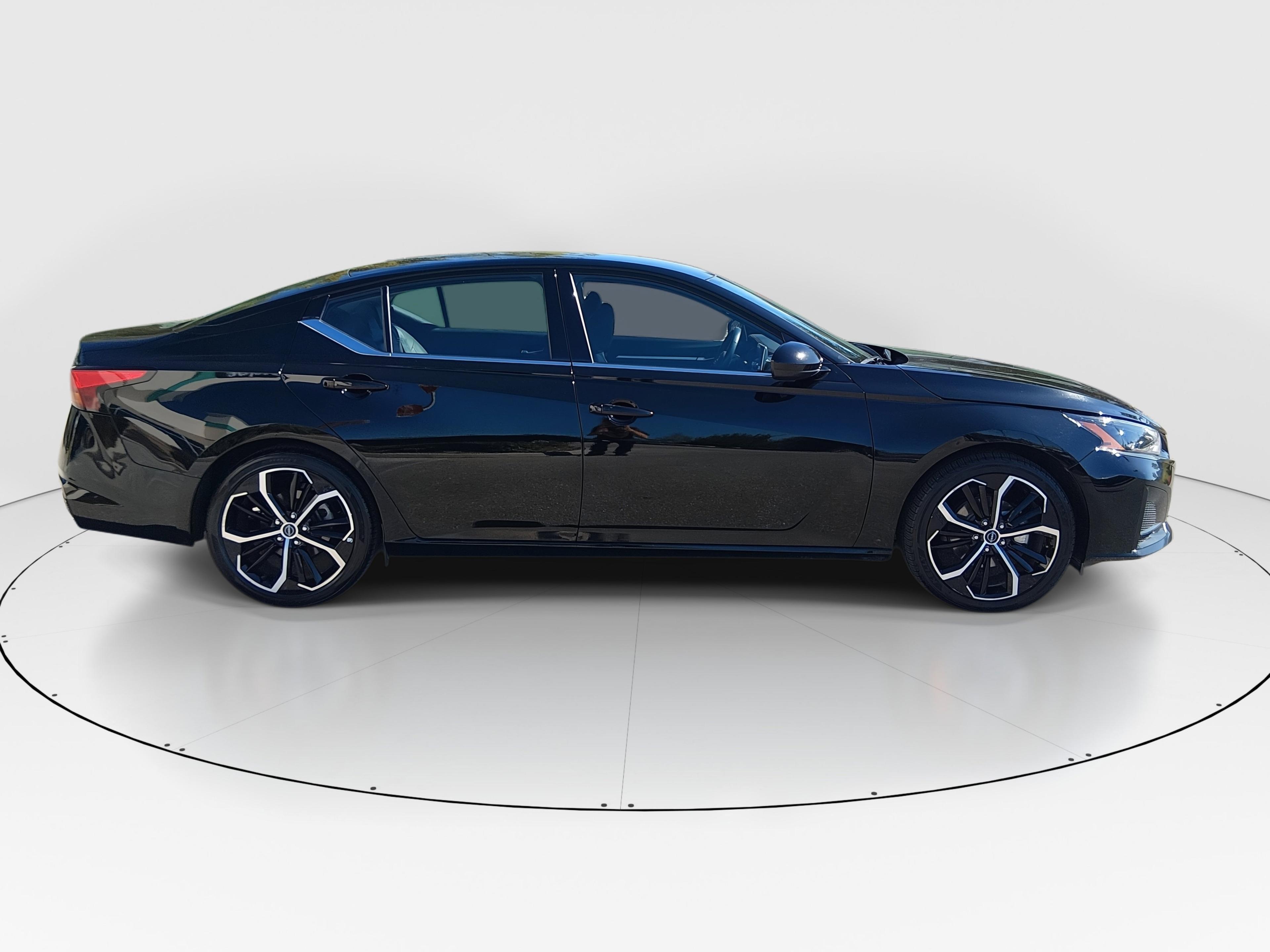 Nissan Altima 2.5 Sr Sedan - Thumbnail 8