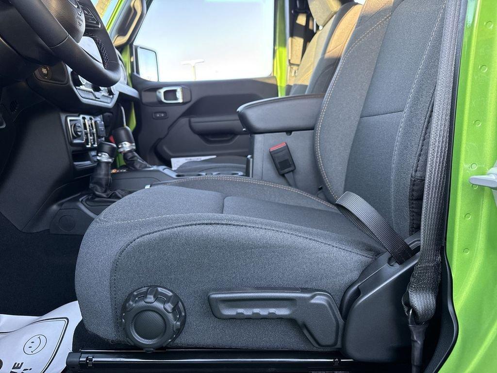 Jeep Wrangler 4-Door Sport S - Thumbnail 12