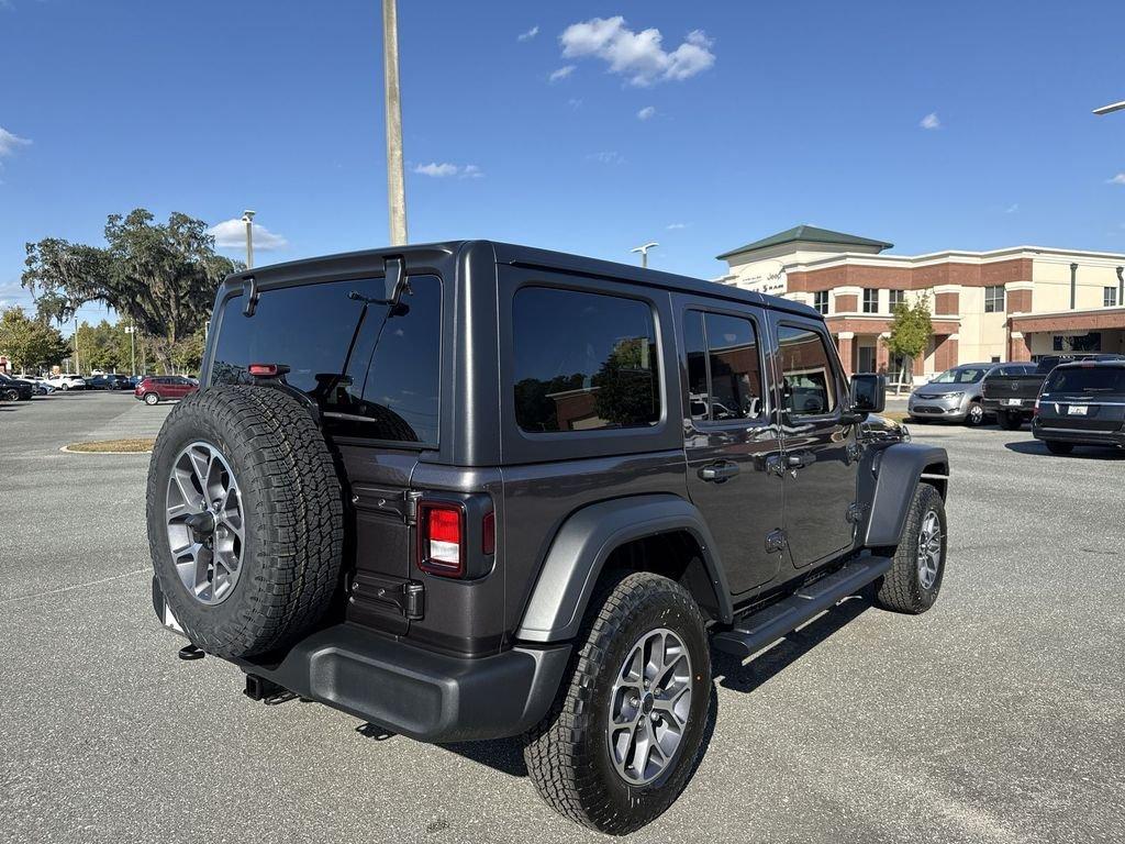 Jeep Wrangler 4-Door Sport S - Thumbnail 4
