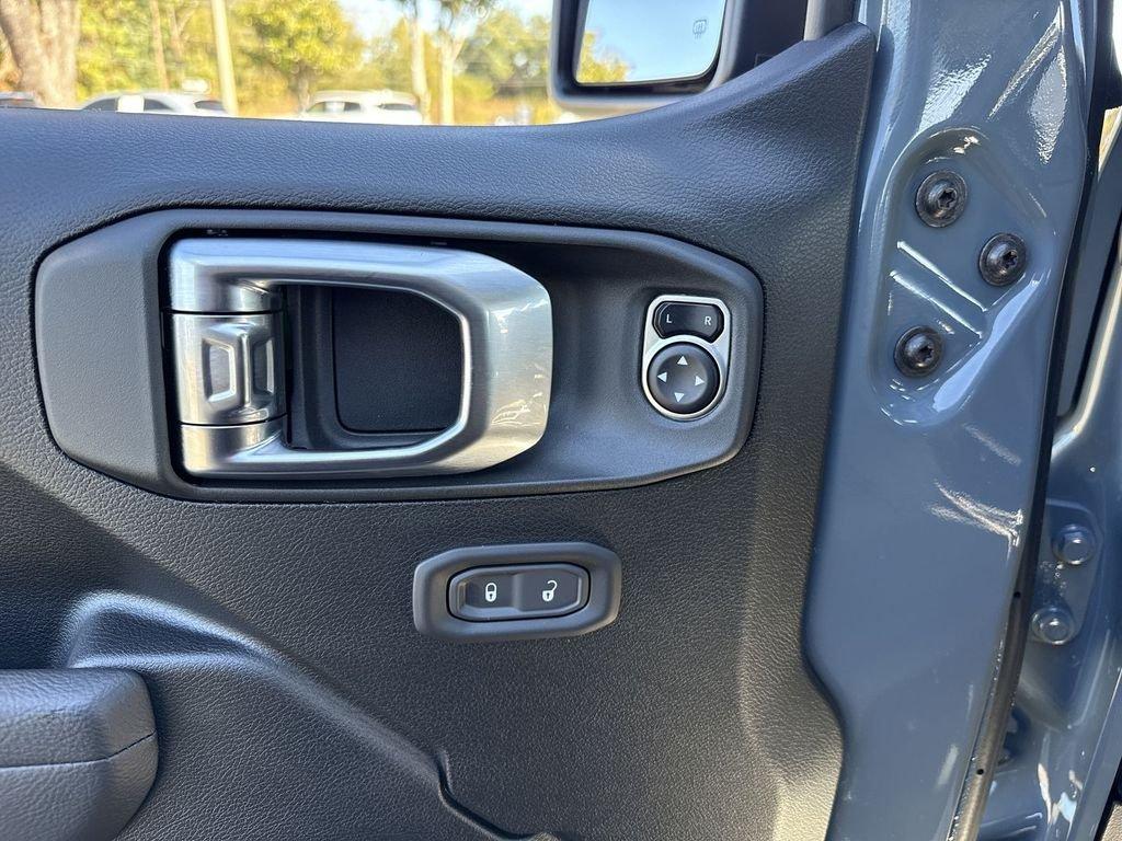 Jeep Wrangler 4-Door Sport S - Thumbnail 14