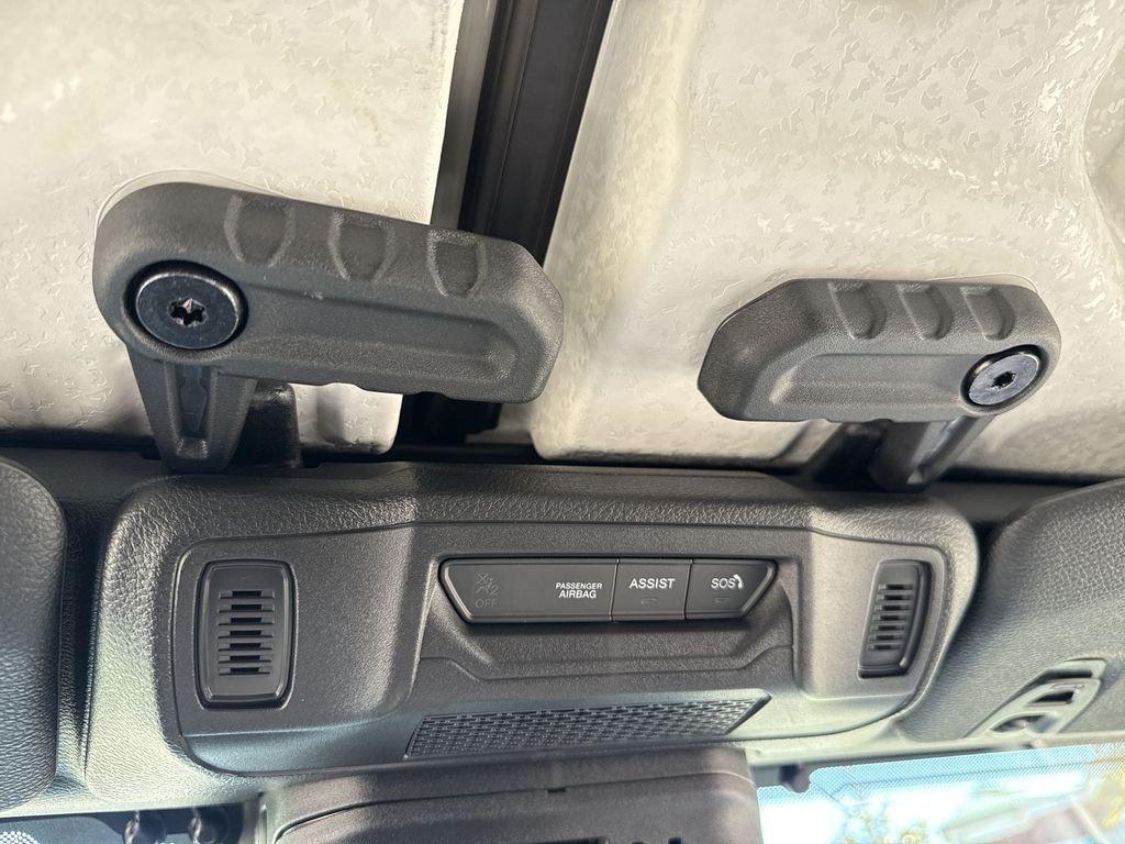 Jeep Wrangler 4-Door Sport S - Thumbnail 18