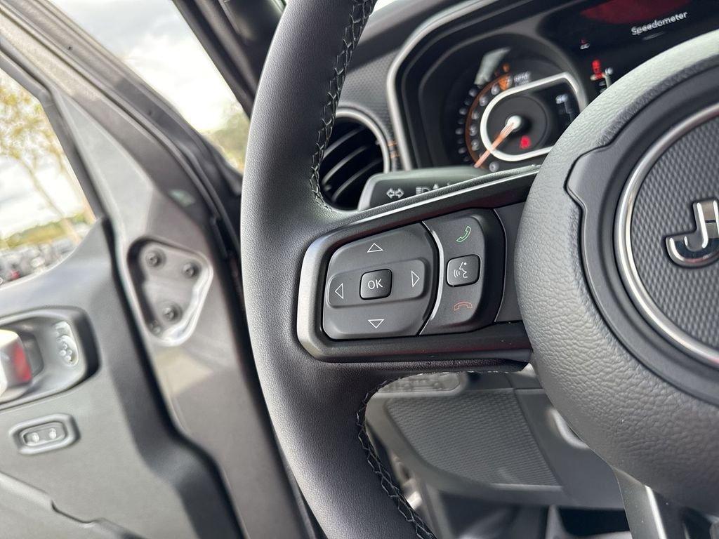 Jeep Gladiator Mojave 4X4 - Thumbnail 16