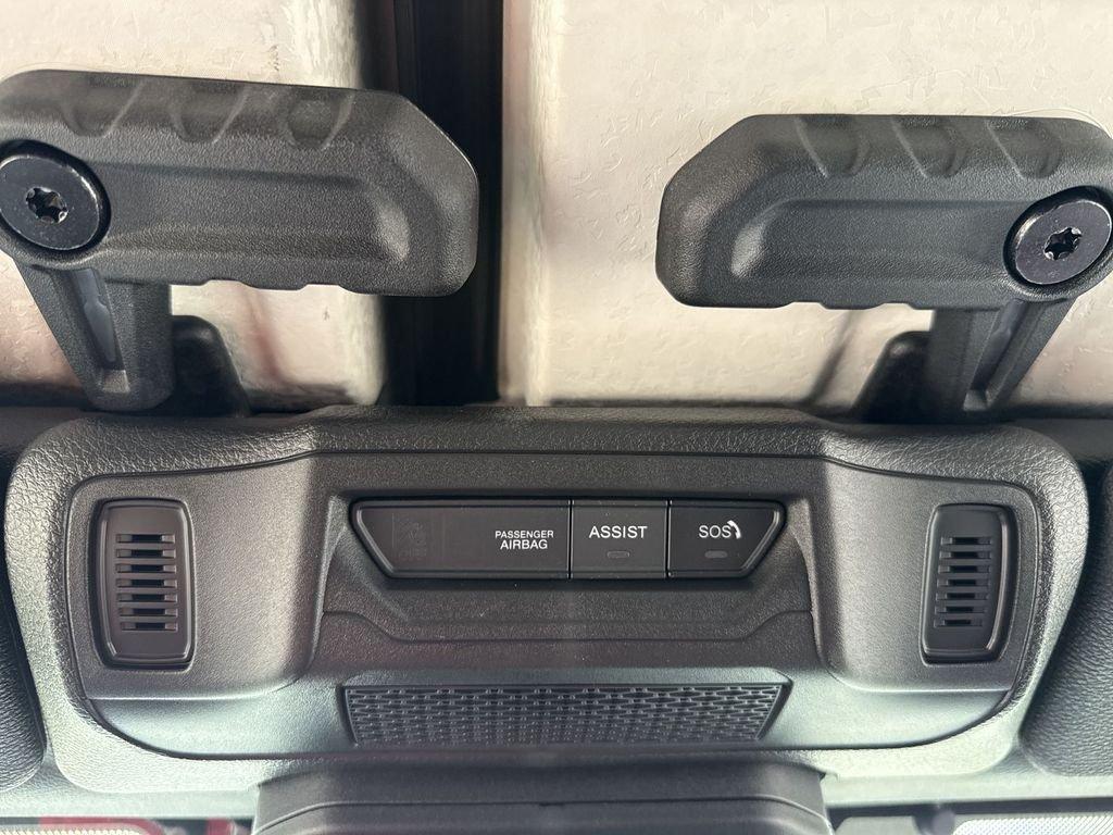 Jeep Gladiator Mojave 4X4 - Thumbnail 18