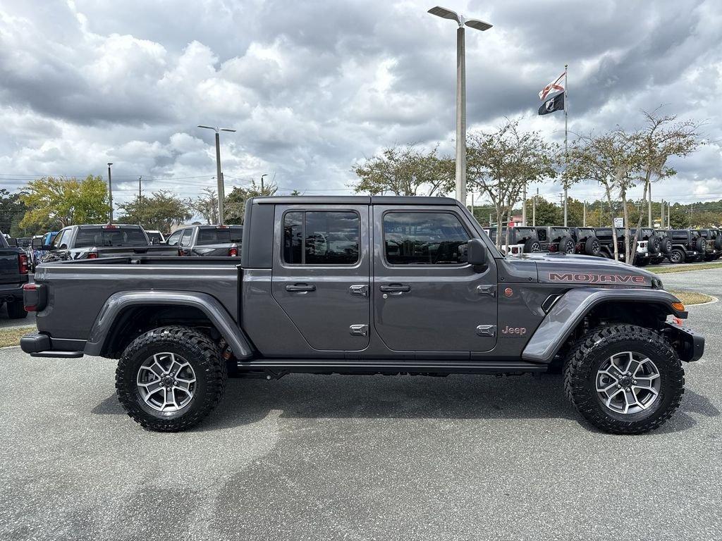 Jeep Gladiator Mojave 4X4 - Thumbnail 3