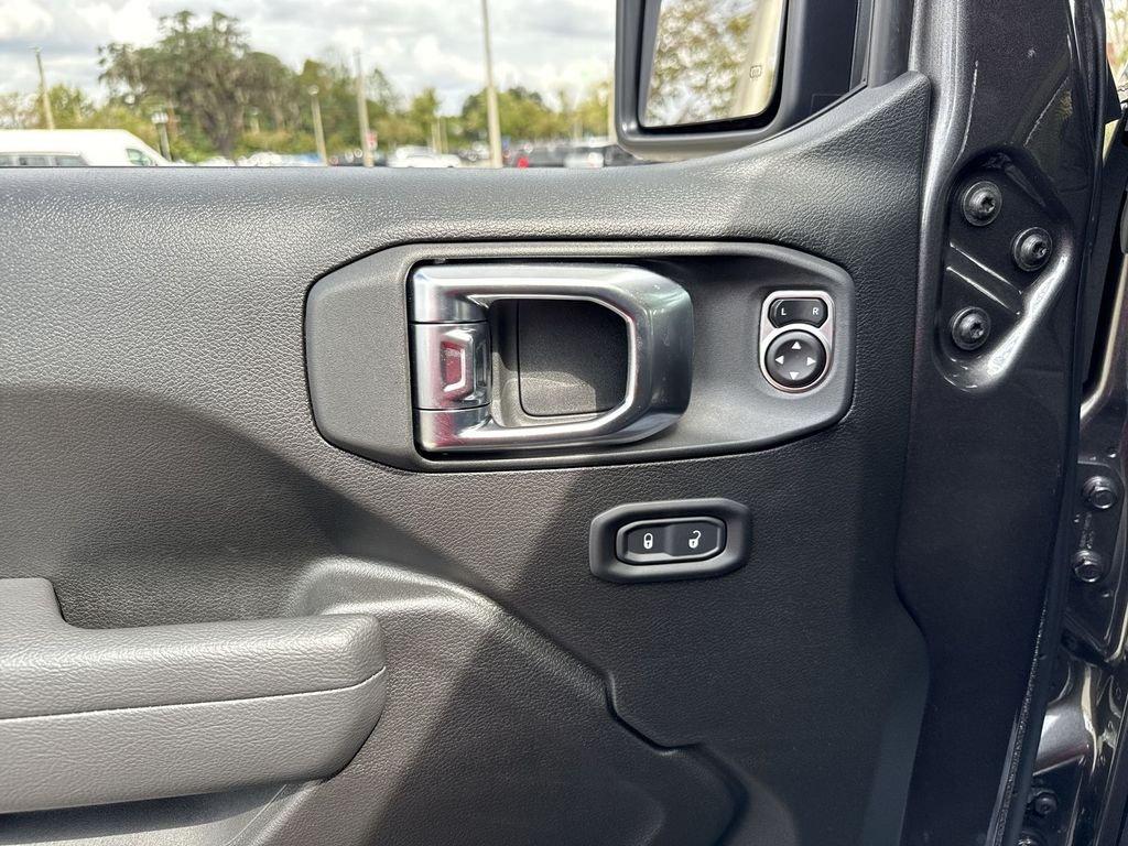 Jeep Gladiator Mojave 4X4 - Thumbnail 14