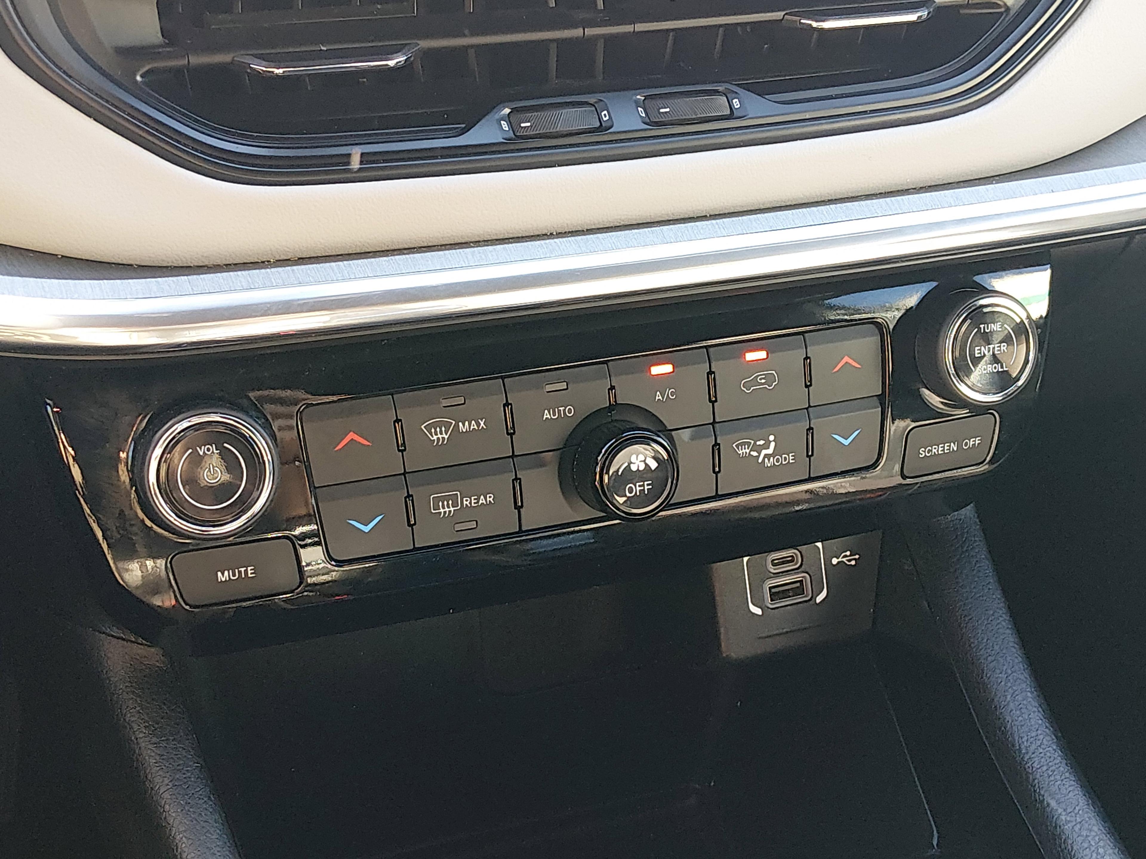 Jeep Compass Limited 4X4 - Thumbnail 18