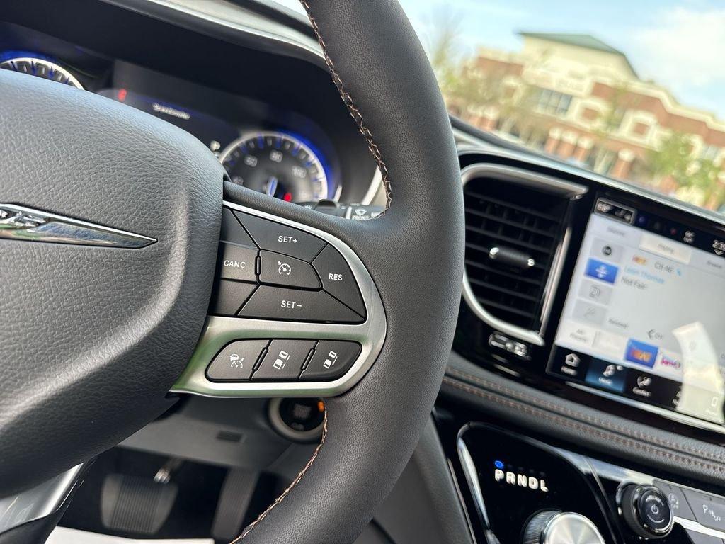 Chrysler Pacifica Pinnacle - Thumbnail 17