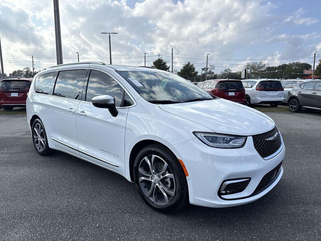 Chrysler Pacifica Pinnacle - Thumbnail 2