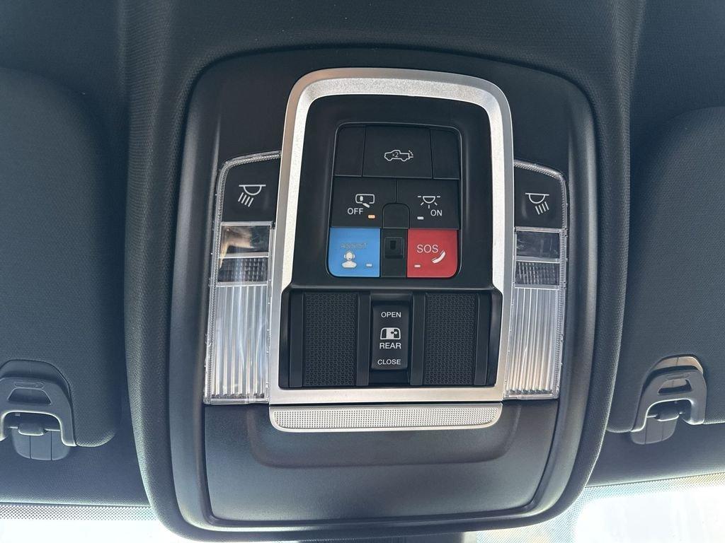 Ram 1500 Big Horn Crew Cab 4X4 5'7' Box - Thumbnail 17