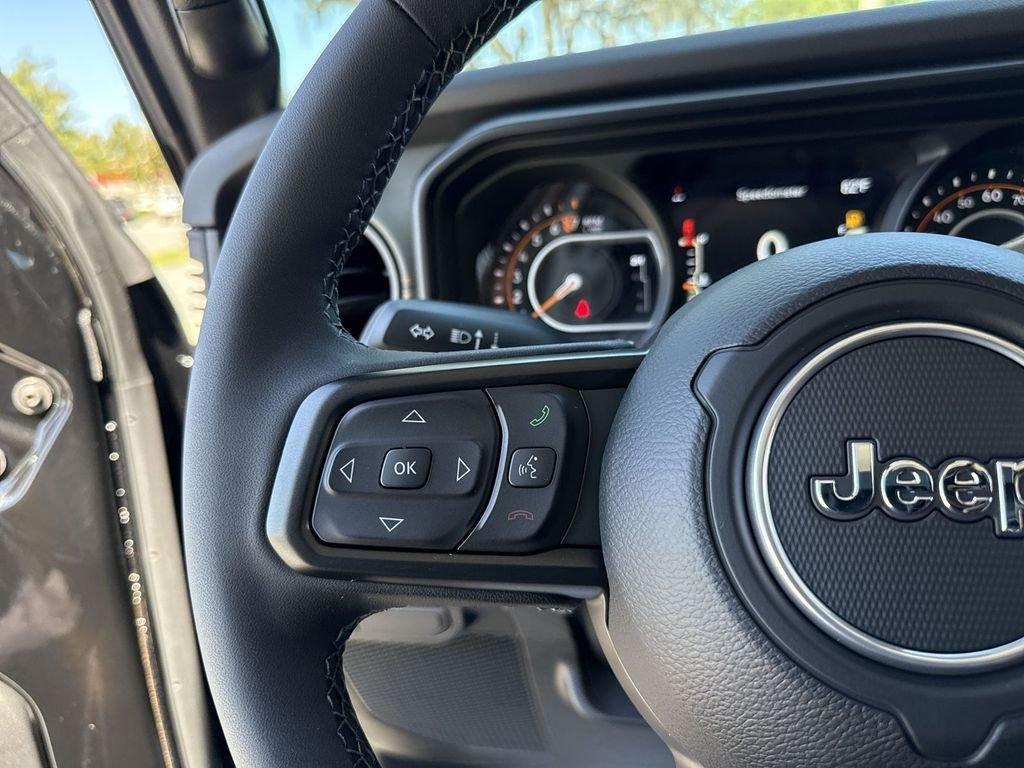 Jeep Gladiator Mojave 4X4 - Thumbnail 16