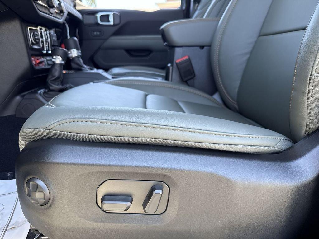 Jeep Gladiator Mojave 4X4 - Thumbnail 13