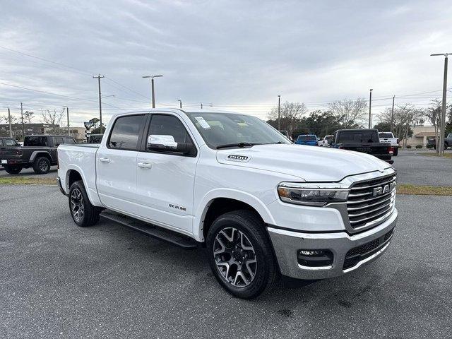 Ram 1500 Laramie Crew Cab 4X2 5'7' Box - View 1