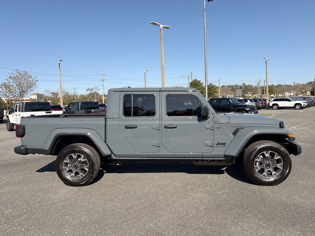 Jeep Gladiator Sahara 4X4 - Thumbnail 3