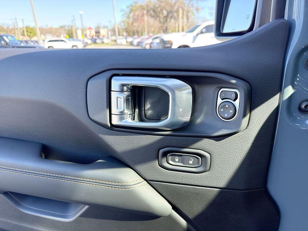 Jeep Gladiator Sahara 4X4 - Thumbnail 13