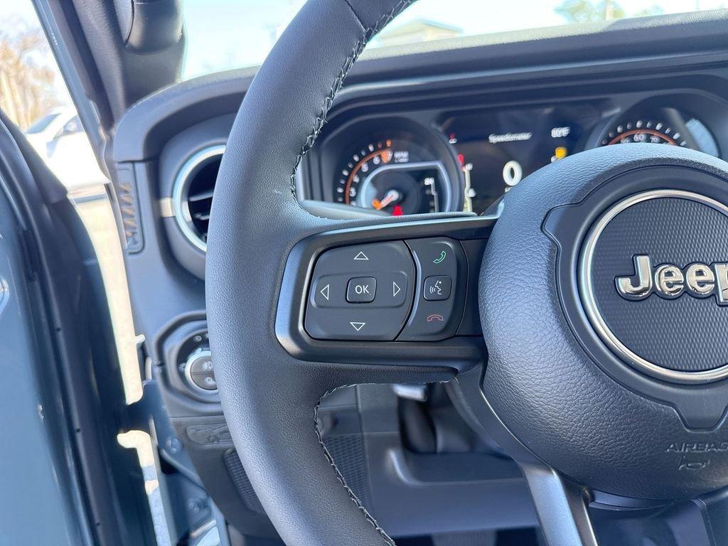 Jeep Gladiator Sahara 4X4 - Thumbnail 15