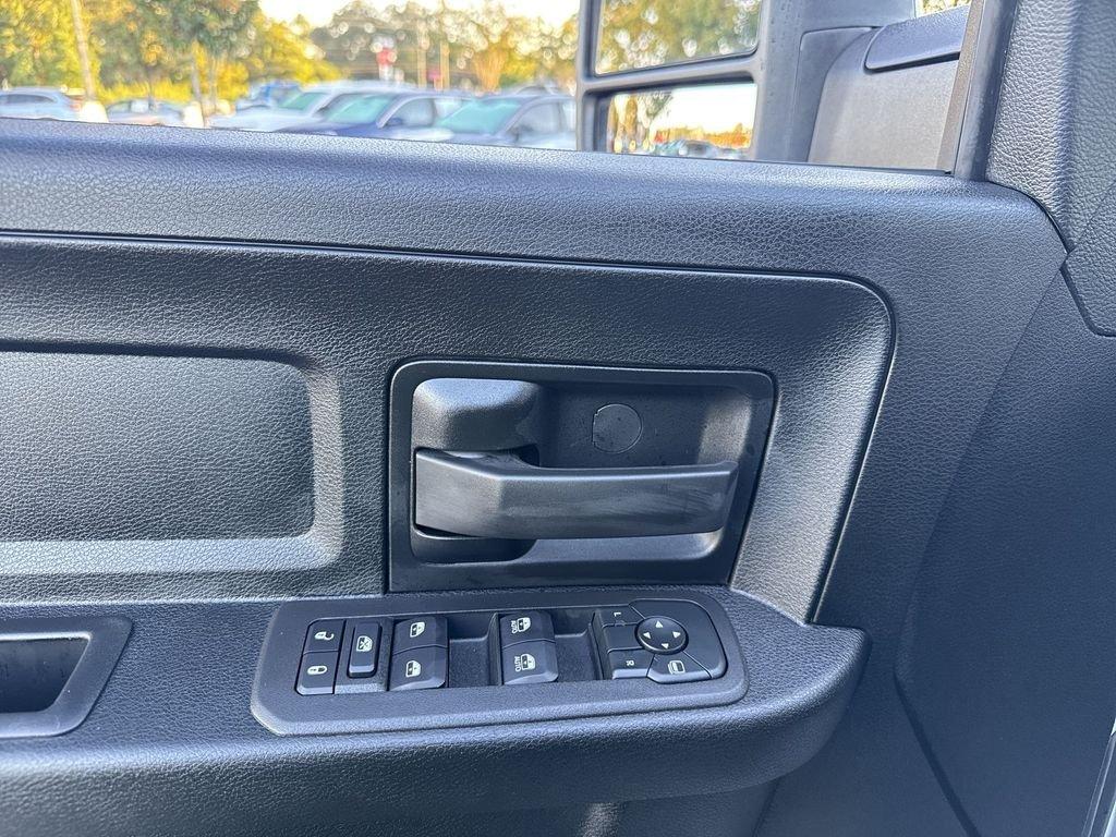 Ram 3500 Tradesman Crew Cab Chassis 4X4 60' Ca - Thumbnail 14