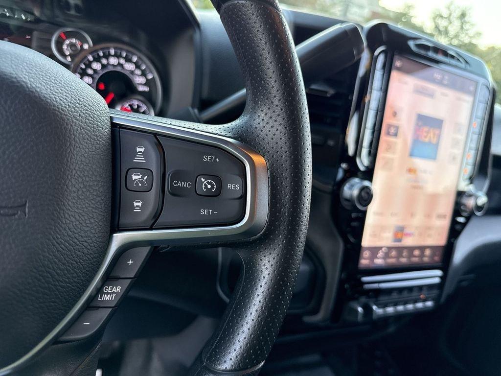 Ram 3500 Tradesman Crew Cab Chassis 4X4 60' Ca - Thumbnail 17